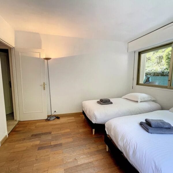 Apartment Cannes Basse Californie: large garden level, residence with swimming pool, parking