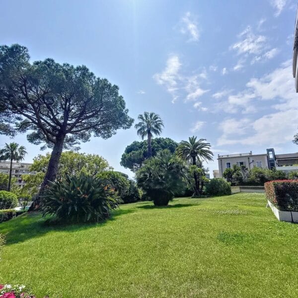 Appartement Cannes Basse Californie : vaste rez-de-jardin, résidence avec piscine, parking