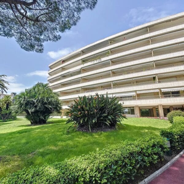 Appartement Cannes Basse Californie : vaste rez-de-jardin, résidence avec piscine, parking