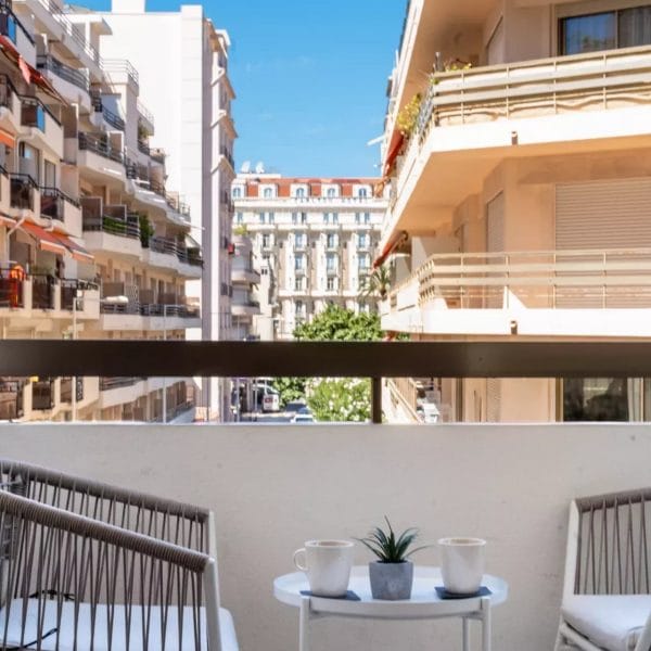 Apartment Cannes Banane: 3-bedrooms premium, balcony, secure residence, near Croisette