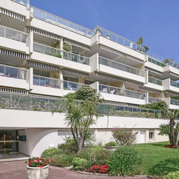Apartment Le Cannet : 1-bedroom, residence with swimming pool, tennis court