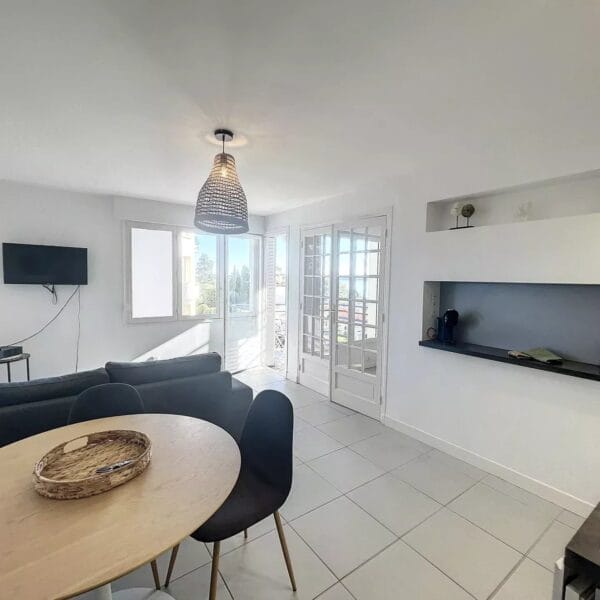 Appartement Cannes bas Croix des Gardes : 2 pièces charmant, 31m2, vue mer, proche plage