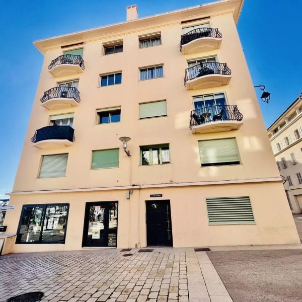 Appartement Cannes Vieux Port : 3 pièces lumineux, rénové 2023, emplacement idéal