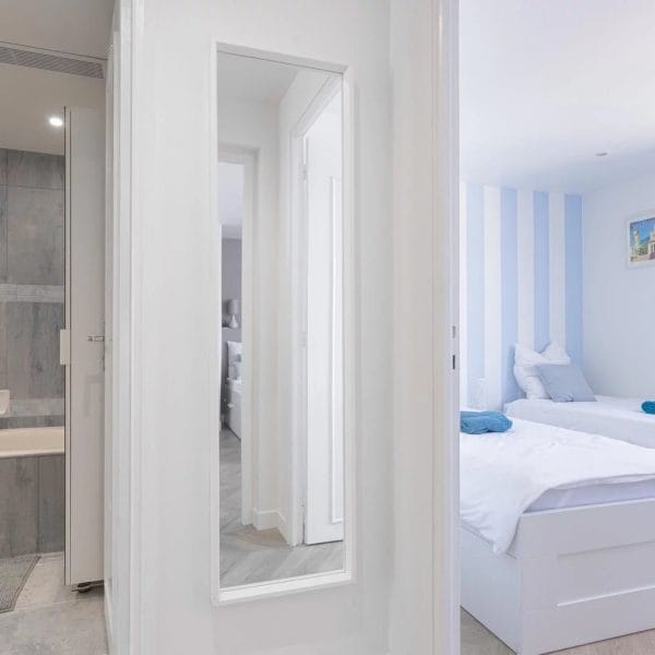 Apartment Cannes Quartier des Anglais: Beautiful furnished 3 rooms, terrace, close to shops