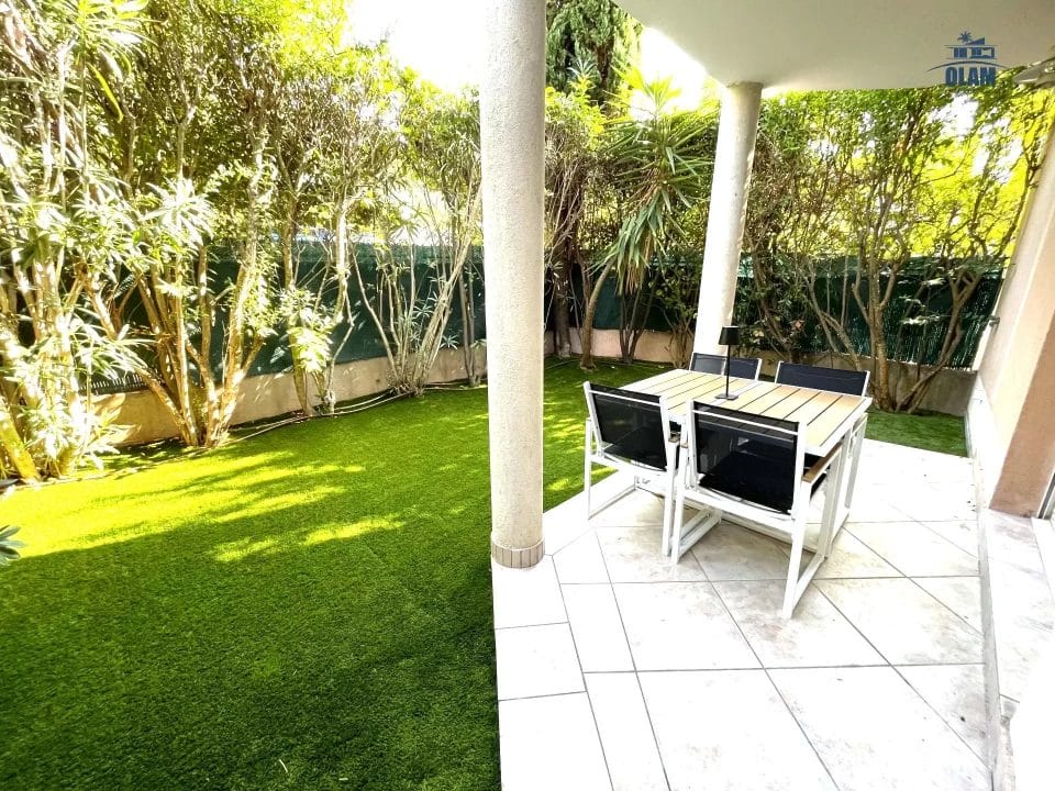 Appartement Cannes Oxford : 3 pièces rez de jardin, rénovation standing 2023