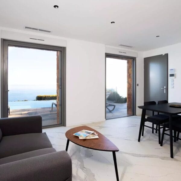 Théoule sur mer: Luxurious 7-bedroom villa – sea view