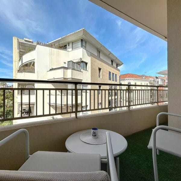 Cannes : charmant studio dans une résidence sécurisée à 200m des plages