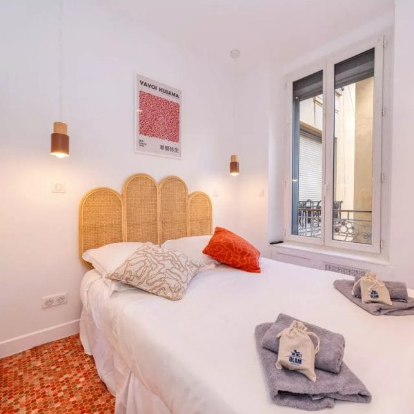 Flat Cannes Croisette: Sunny 2 BR, 2023 renovation with heartful decor, beaches and La Croisette 2 mns away