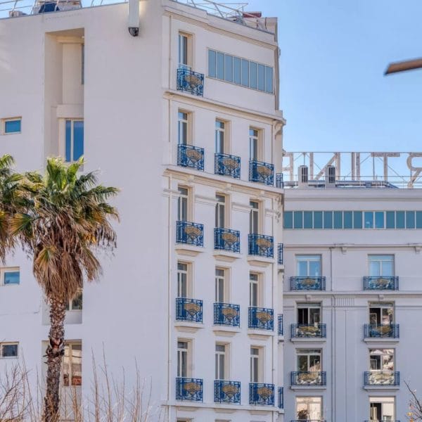 Cannes Lower Californie Apartment:  bright 2 bedrooms, beaches and La Croisette 5 mins walk