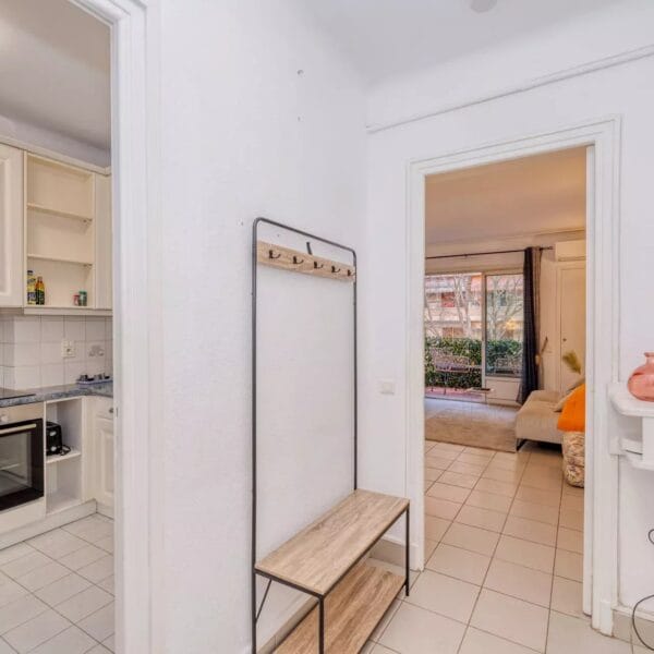 Cannes Lower Californie Apartment:  bright 2 bedrooms, beaches and La Croisette 5 mins walk