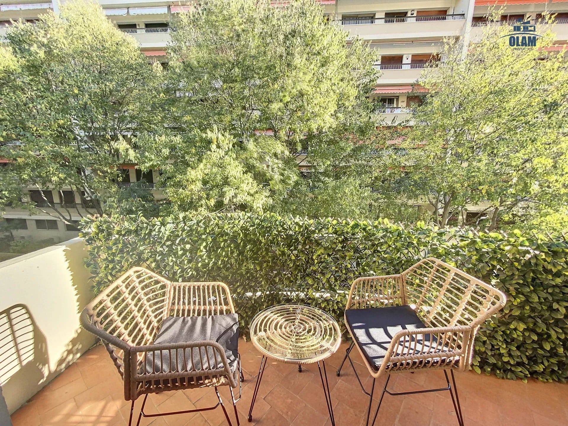 Cannes Lower Californie Apartment:  bright 2 bedrooms, beaches and La Croisette 5 mins walk