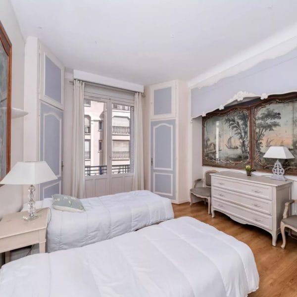 Apartment Cannes Croisette: Luxurious 5 rooms, 170m2, south exposure, and steps away from the Croisette and the beaches