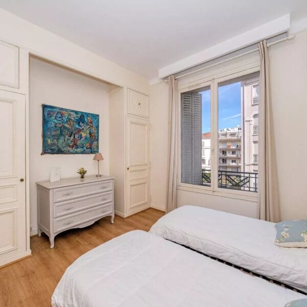 Apartment Cannes Croisette: Luxurious 5 rooms, 170m2, south exposure, and steps away from the Croisette and the beaches