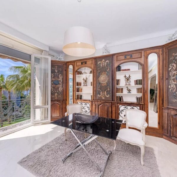 Apartment Cannes Croisette: Luxurious 5 rooms, 170m2, south exposure, and steps away from the Croisette and the beaches