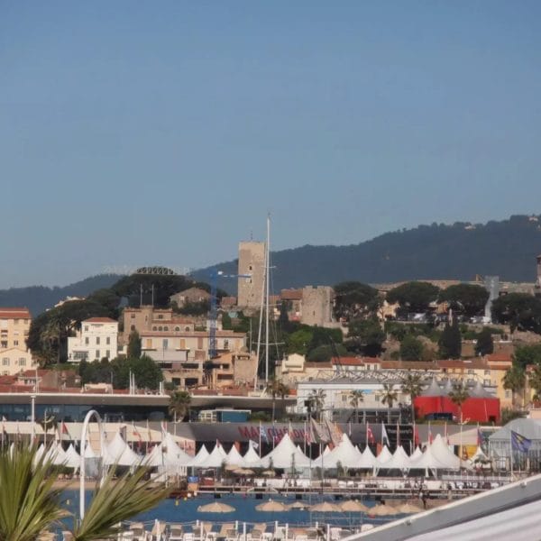 Apartment Cannes – Near city center, superb 3 bedrooms, 3 bathrooms, air conditioning, elevator