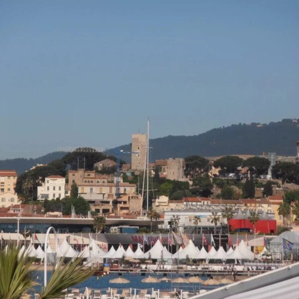 Appartement Cannes – Proche centre, superbe 3 chambres, 3 SDB, clim, ascenseur