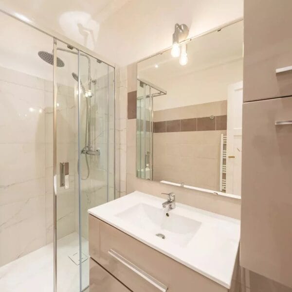 Apartment Cannes – Near city center, superb 3 bedrooms, 3 bathrooms, air conditioning, elevator