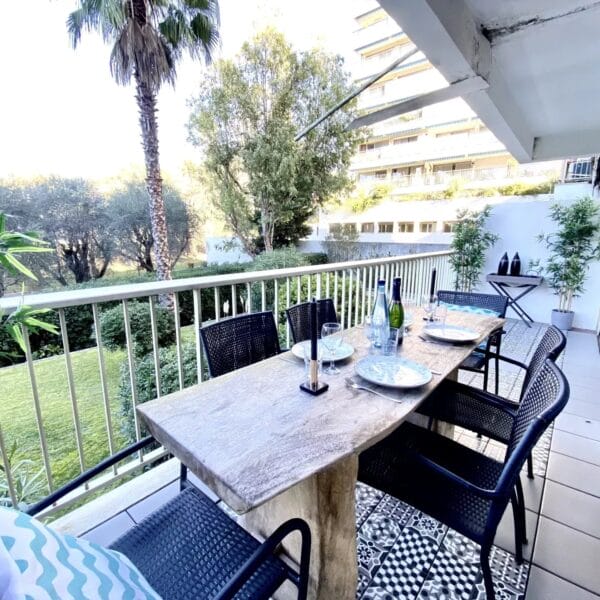 Cannes: calme, 2 pièces vue jardin avec terrasse et piscine
