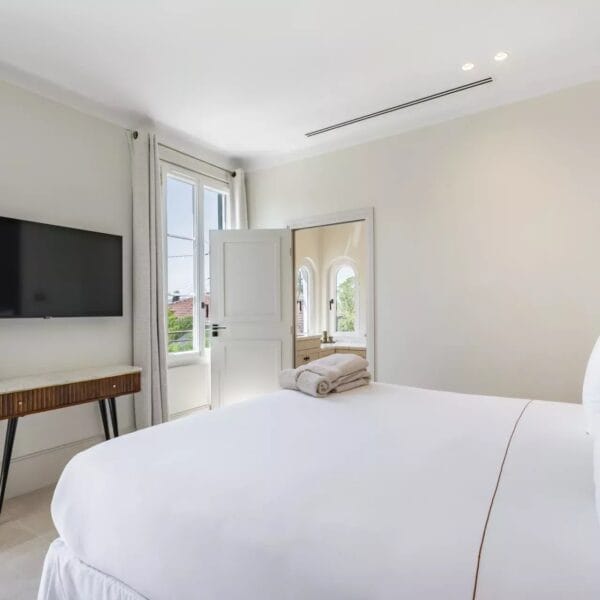 Cannes Basse Californie : Villa de Prestige 300 m2, Piscine, Salle de Cinéma
