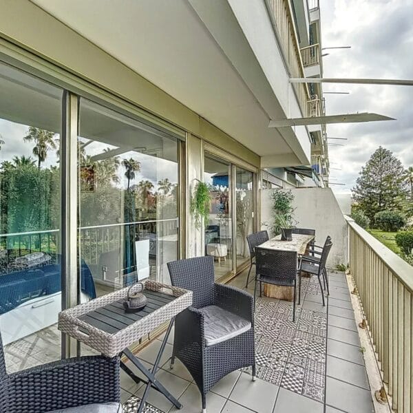 Cannes: calme, 2 pièces vue jardin avec terrasse et piscine