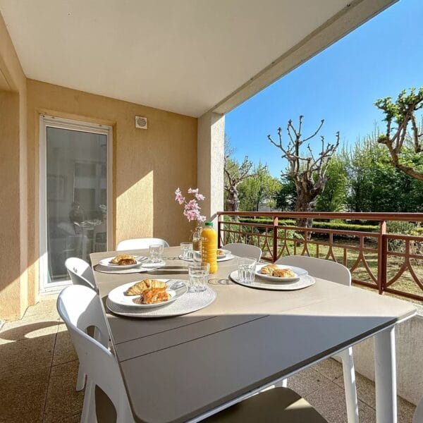 Mandelieu la Napoule: beautiful apartment, residence with swimming pool and parking