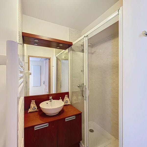 Mandelieu la Napoule: beautiful apartment, residence with swimming pool and parking