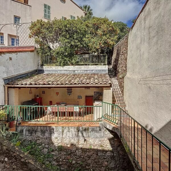 Cannes: charming apartment with one-of-a kind hidden garden located in the city center