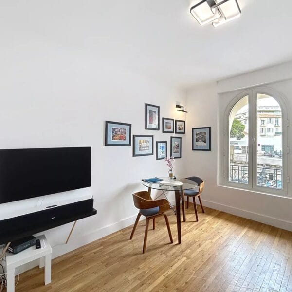 Cannes: 50 shades of blue : Modern 1BR in heart of town