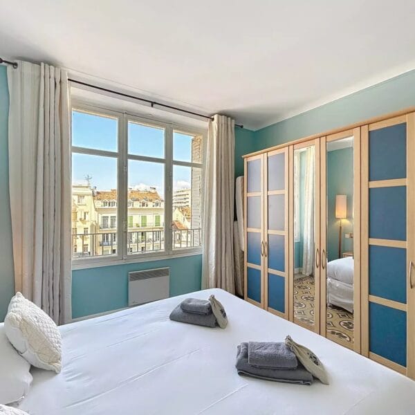 Cannes: Exceptional Wide duplex 5 BR Apartment 1 minute from the Palais + terraces