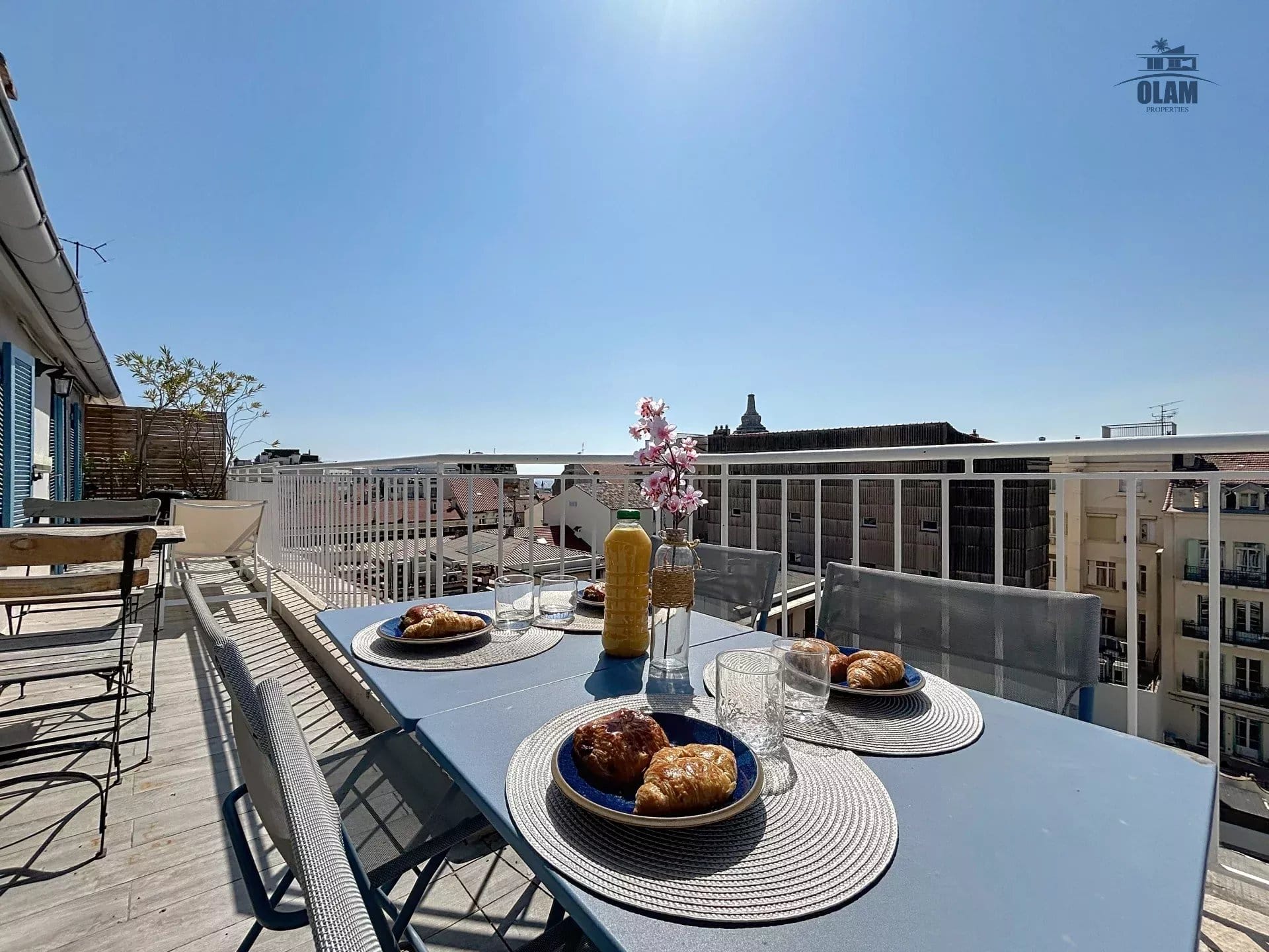 Cannes: Exceptional Wide duplex 5 BR Apartment 1 minute from the Palais + terraces