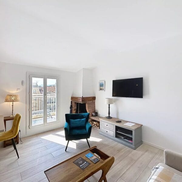 Cannes: Exceptional Wide duplex 5 BR Apartment 1 minute from the Palais + terraces
