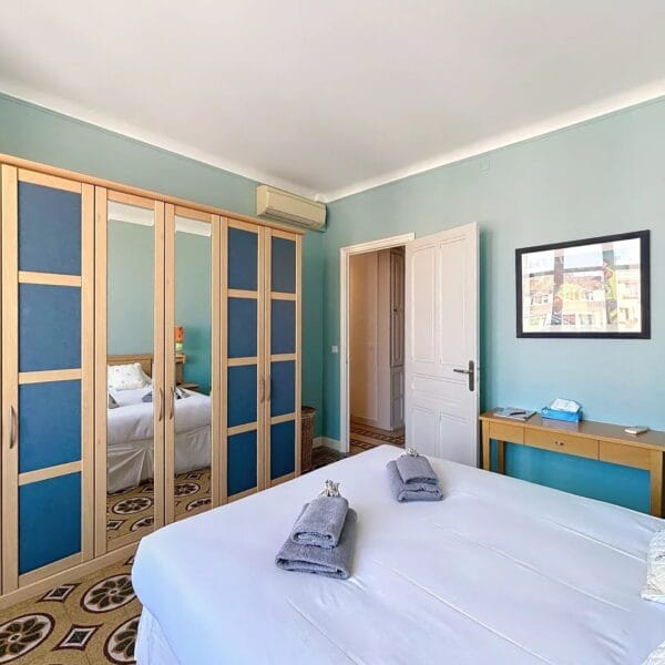 Cannes: Exceptional Wide duplex 5 BR Apartment 1 minute from the Palais + terraces