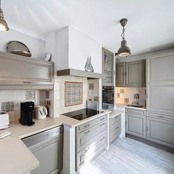 Cannes: Exceptional Wide duplex 5 BR Apartment 1 minute from the Palais + terraces
