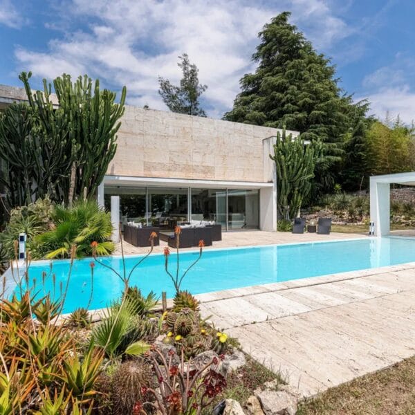 Architect-Designed Contemporary Villa – Between Biot and Valbonne