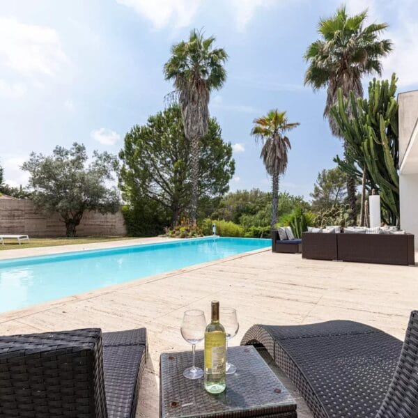Architect-Designed Contemporary Villa – Between Biot and Valbonne