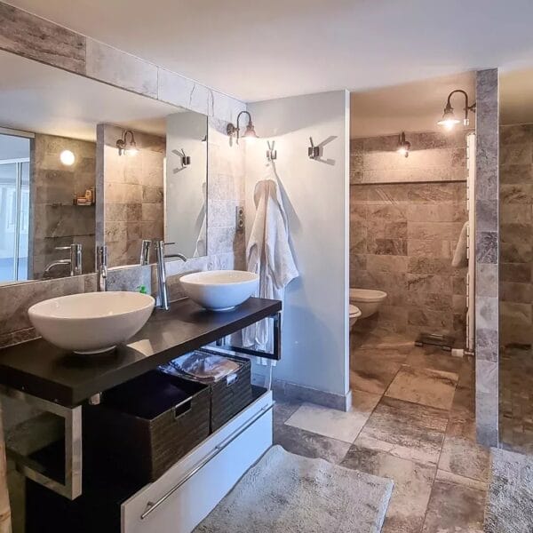 Bastide Le Cannet : 380 M2, swimming pools, terrain 2885 M2
