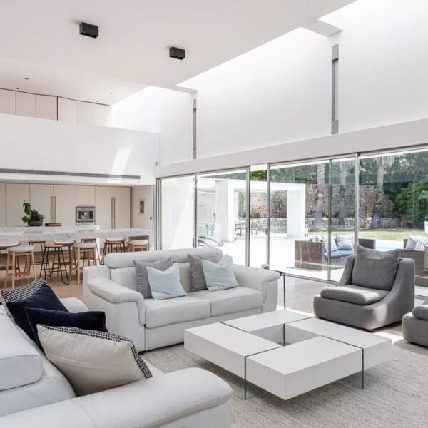 Architect-Designed Contemporary Villa – Between Biot and Valbonne