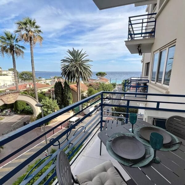 Cannes Charming 31sqm 1BDR flat, sea view, near beaches, terrace. Renovated 2025