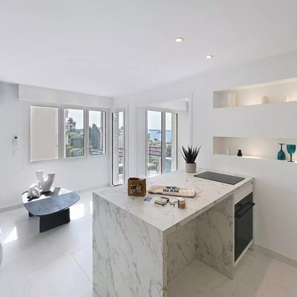 Cannes Charming 31sqm 1BDR flat, sea view, near beaches, terrace. Renovated 2025
