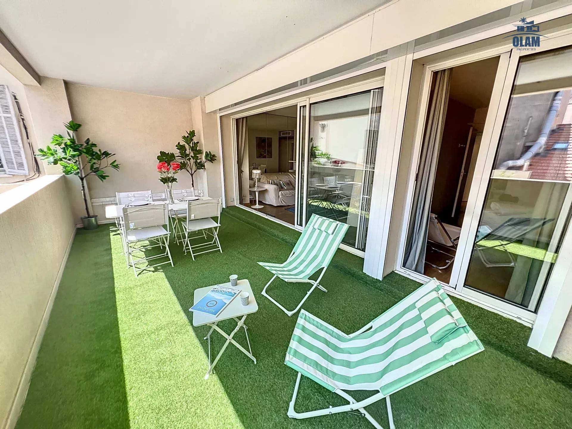 Cannes – Rue d’Antibes • Elegant One-Bedroom Apartment with Spacious Furnished Terrace, Absolute Peace in the City Center