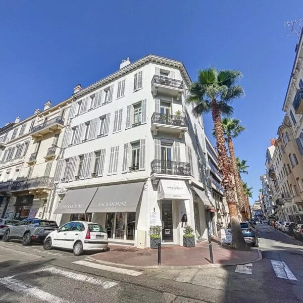Cannes Banane: Cozy studio apartment in the city center with a small balcony, renovated in 2025