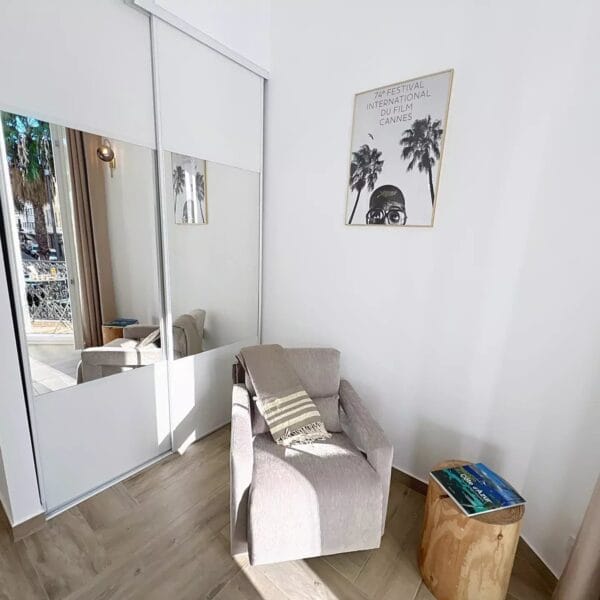 Cannes Banane : Cozy studio hyper centre avec balconnet rénové 2025